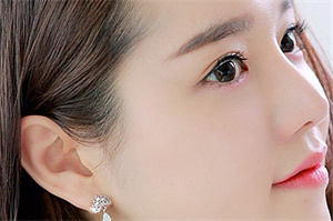 上海花千坊：Experience the rich artistic atmosphere： Visit the art gallery of Shanghai Garden!